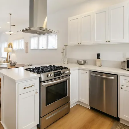 Exclusive 2Bd 3Ba With Balcony-2