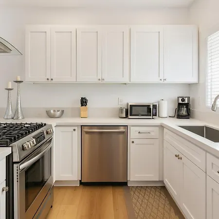 Exclusive 2Bd 3Ba With Balcony-3
