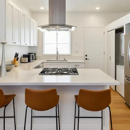 Exclusive 2Bd 3Ba With Balcony-2