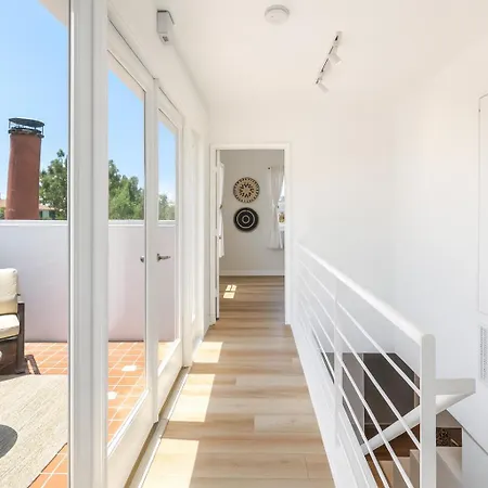 Exclusive 2Bd 3Ba With Balcony-3